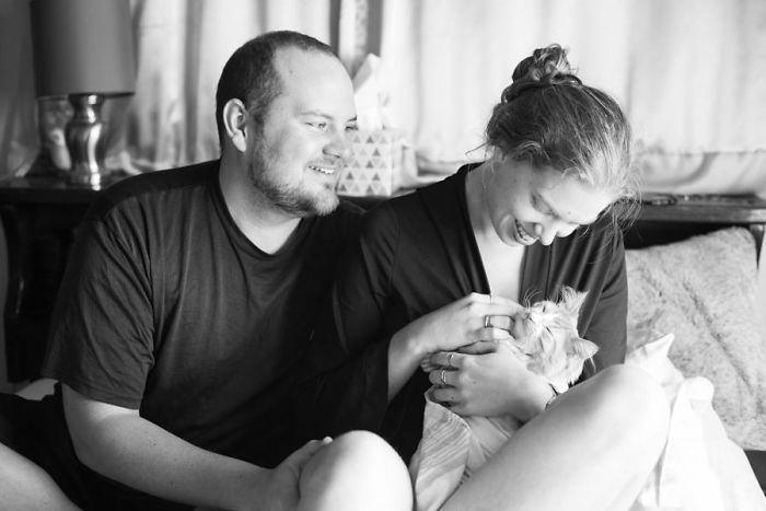 Couple's Birthing Photoshoot Goes Viral, And People Don't Know What To Think Couple's Birthing Photoshoot Goes Viral, And People Don't Know What To Think
