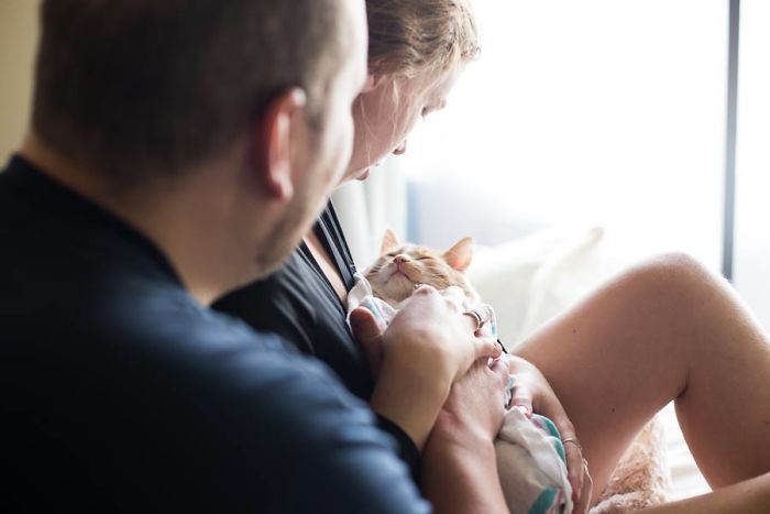 Couple's Birthing Photoshoot Goes Viral, And People Don't Know What To Think Couple's Birthing Photoshoot Goes Viral, And People Don't Know What To Think