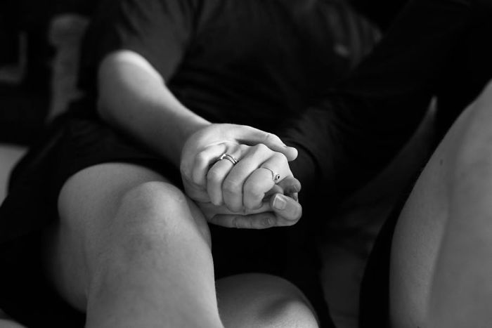 Couple's Birthing Photoshoot Goes Viral, And People Don't Know What To Think Couple's Birthing Photoshoot Goes Viral, And People Don't Know What To Think