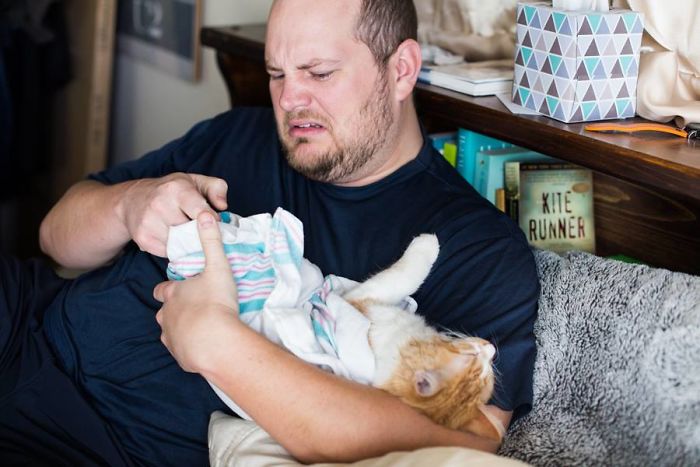 Couple's Birthing Photoshoot Goes Viral, And People Don't Know What To Think Couple's Birthing Photoshoot Goes Viral, And People Don't Know What To Think