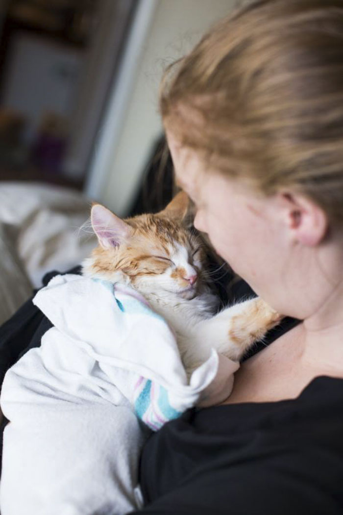 Couple's Birthing Photoshoot Goes Viral, And People Don't Know What To Think Couple's Birthing Photoshoot Goes Viral, And People Don't Know What To Think