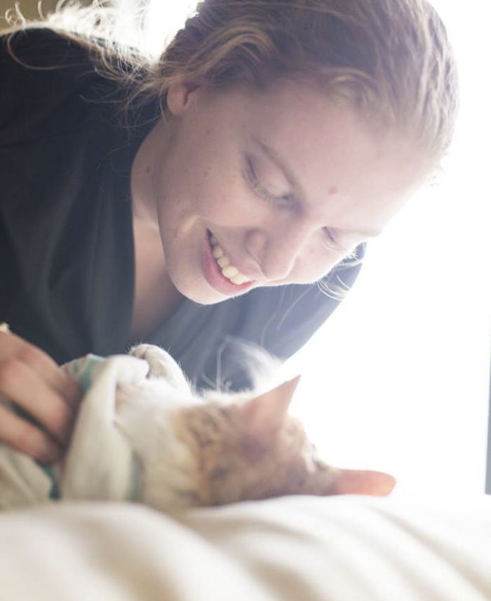 Couple's Birthing Photoshoot Goes Viral, And People Don't Know What To Think Couple's Birthing Photoshoot Goes Viral, And People Don't Know What To Think