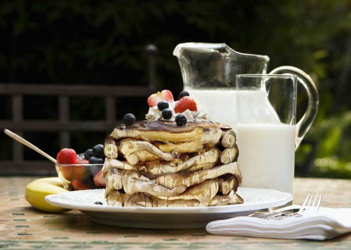 Body Painter Turns People Into Fun Foods And Cocktails. Can You Spot The Nude Model?