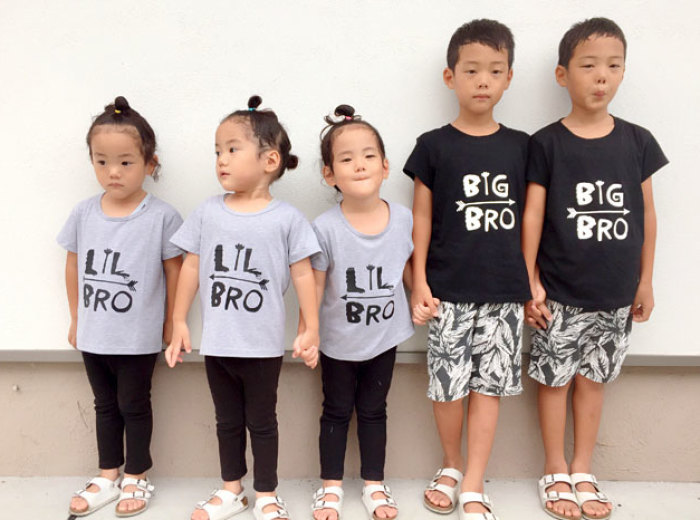 Japanese Mom Captures Her Life With Her Twins And Triplets And It’s Just Too Adorable
