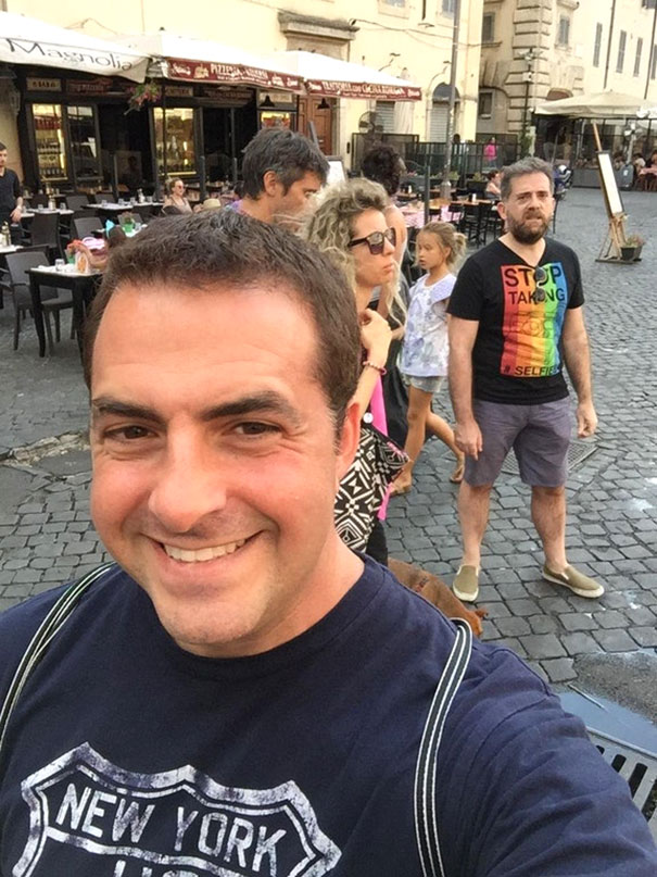 My Dad Took A Selfie In Front Of This Man With A "Stop Taking Selfies" T-Shirt On