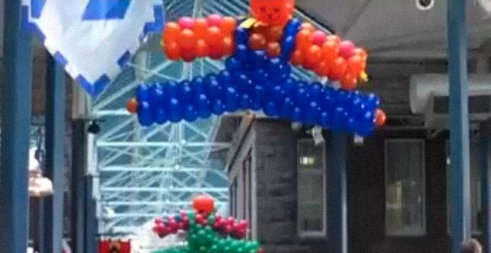 At The Beginning Of Timecop During The Mall Scene There Is A Shot Of Two Balloon Figures That Closely Resemble Jean Claude Van Dammes Signature Splits