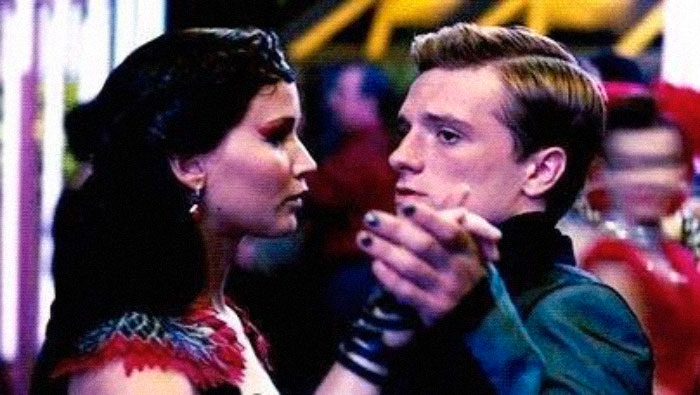 While At The Capitol Party (The Hunger Games 2), Peeta Only Painted Three Of His Fingers On The Left Hand (Pointer, Middle And Ring) Black. Which Means He Was Subtly Giving The Mockingjay Salute While In The Heart Of The Capitol