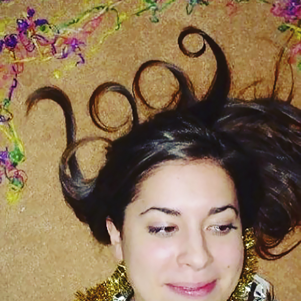 Woman Takes The Same New Year's Pic 10 Years In A Row And Someone Noticed She Hasn't Aged A Bit Woman Takes The Same New Year's Pic 10 Years In A Row And Someone Noticed She Hasn't Aged A Bit