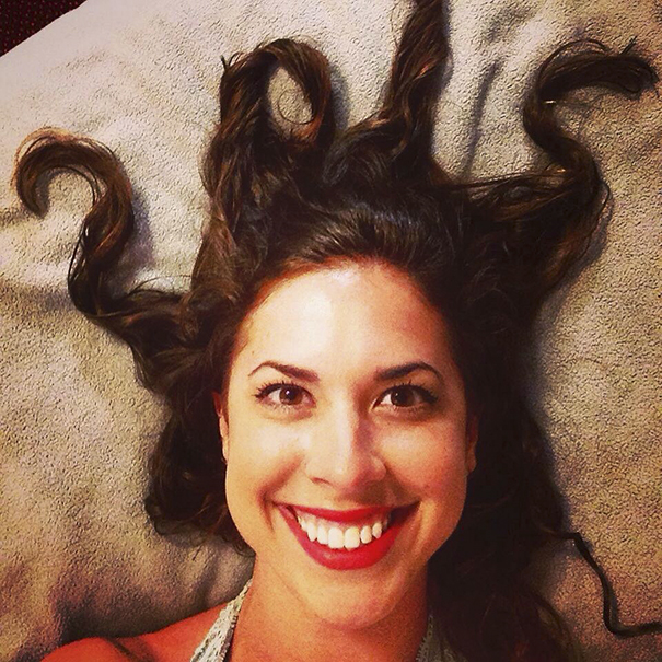 Woman Takes The Same New Year's Pic 10 Years In A Row And Someone Noticed She Hasn't Aged A Bit Woman Takes The Same New Year's Pic 10 Years In A Row And Someone Noticed She Hasn't Aged A Bit