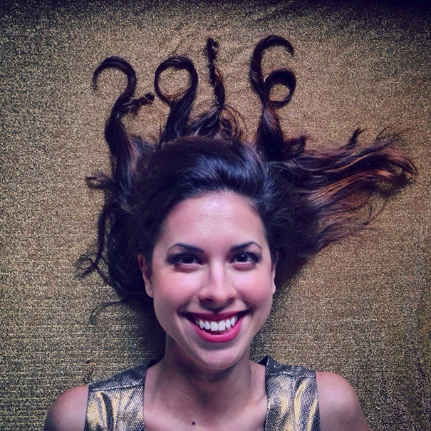 Woman Takes The Same New Year's Pic 10 Years In A Row And Someone Noticed She Hasn't Aged A Bit Woman Takes The Same New Year's Pic 10 Years In A Row And Someone Noticed She Hasn't Aged A Bit