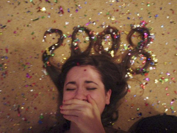 Woman Takes The Same New Year's Pic 10 Years In A Row And Someone Noticed She Hasn't Aged A Bit Woman Takes The Same New Year's Pic 10 Years In A Row And Someone Noticed She Hasn't Aged A Bit