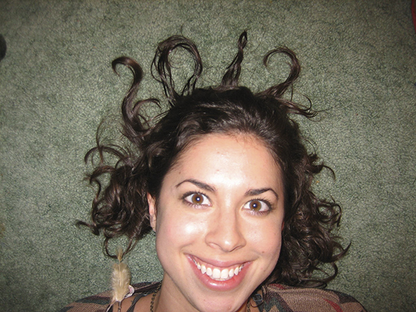 Woman Takes The Same New Year's Pic 10 Years In A Row And Someone Noticed She Hasn't Aged A Bit Woman Takes The Same New Year's Pic 10 Years In A Row And Someone Noticed She Hasn't Aged A Bit