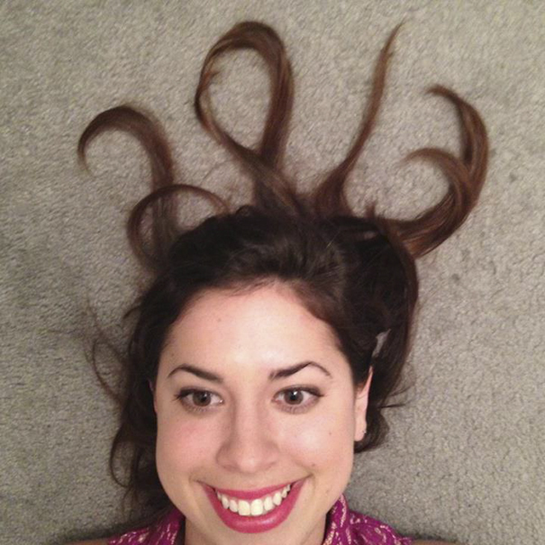 Woman Takes The Same New Year's Pic 10 Years In A Row And Someone Noticed She Hasn't Aged A Bit Woman Takes The Same New Year's Pic 10 Years In A Row And Someone Noticed She Hasn't Aged A Bit