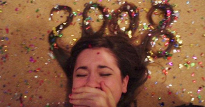 Woman Takes The Same New Year’s Pic 10 Years In A Row And Someone Noticed She Hasn’t Aged A Bit