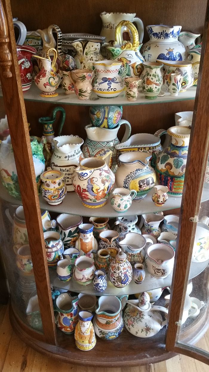 I Collect Pitchers From Italy: Www.theclutterchronicles.com