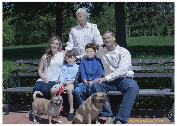 Photographer Spoils Family Photos With Photoshop And Pictures Will Make You Laugh Too Much