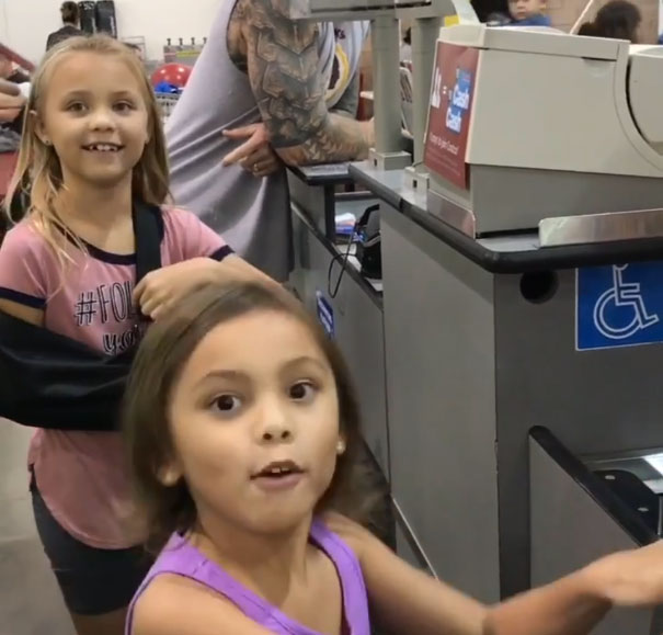 Sisters Mistake Costco Cashier For Maui From 'Moana,' And His Reaction Is Too Cute Sisters Mistake Costco Cashier For Maui From 'Moana,' And His Reaction Is Too Cute