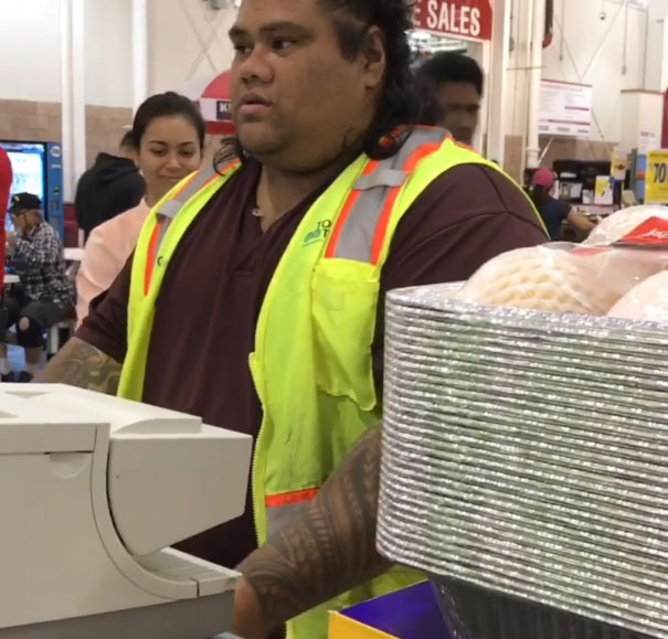 Sisters Mistake Costco Cashier For Maui From 'Moana,' And His Reaction Is Too Cute Sisters Mistake Costco Cashier For Maui From 'Moana,' And His Reaction Is Too Cute