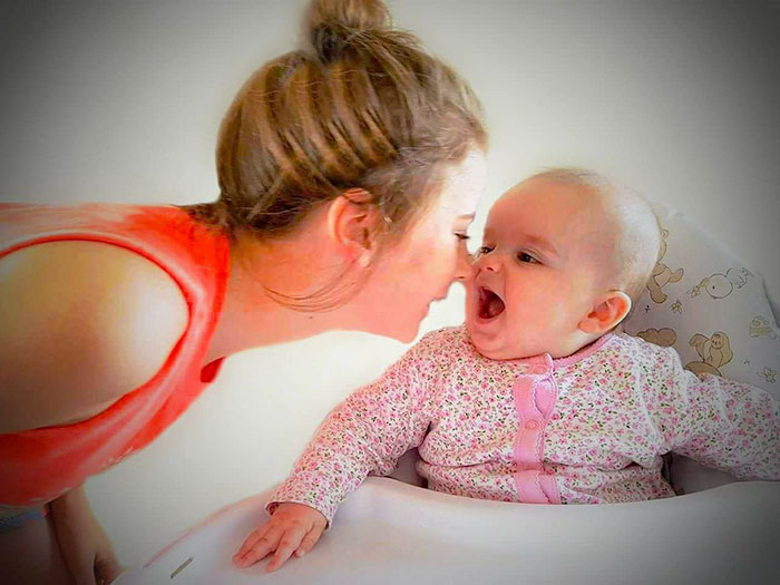 stop-daughter-cry-sleep-dummy-laura-gerson-4