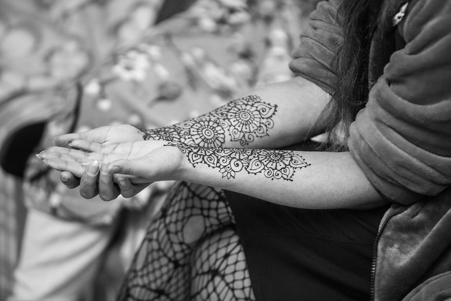 I Tried To Cure These Prisoners’ Hearts By Drawing Henna Tattoos On Their Hands