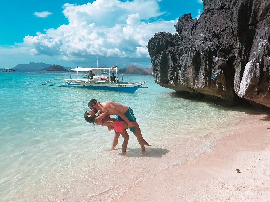 Viral Dipkissing Couple Continues Their Epic Tradition Around The World