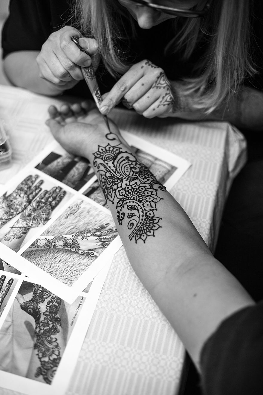 I Tried To Cure These Prisoners’ Hearts By Drawing Henna Tattoos On Their Hands