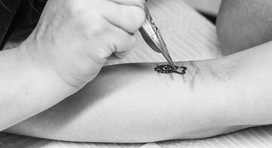 I Tried To Cure These Prisoners’ Hearts By Drawing Henna Tattoos On Their Hands