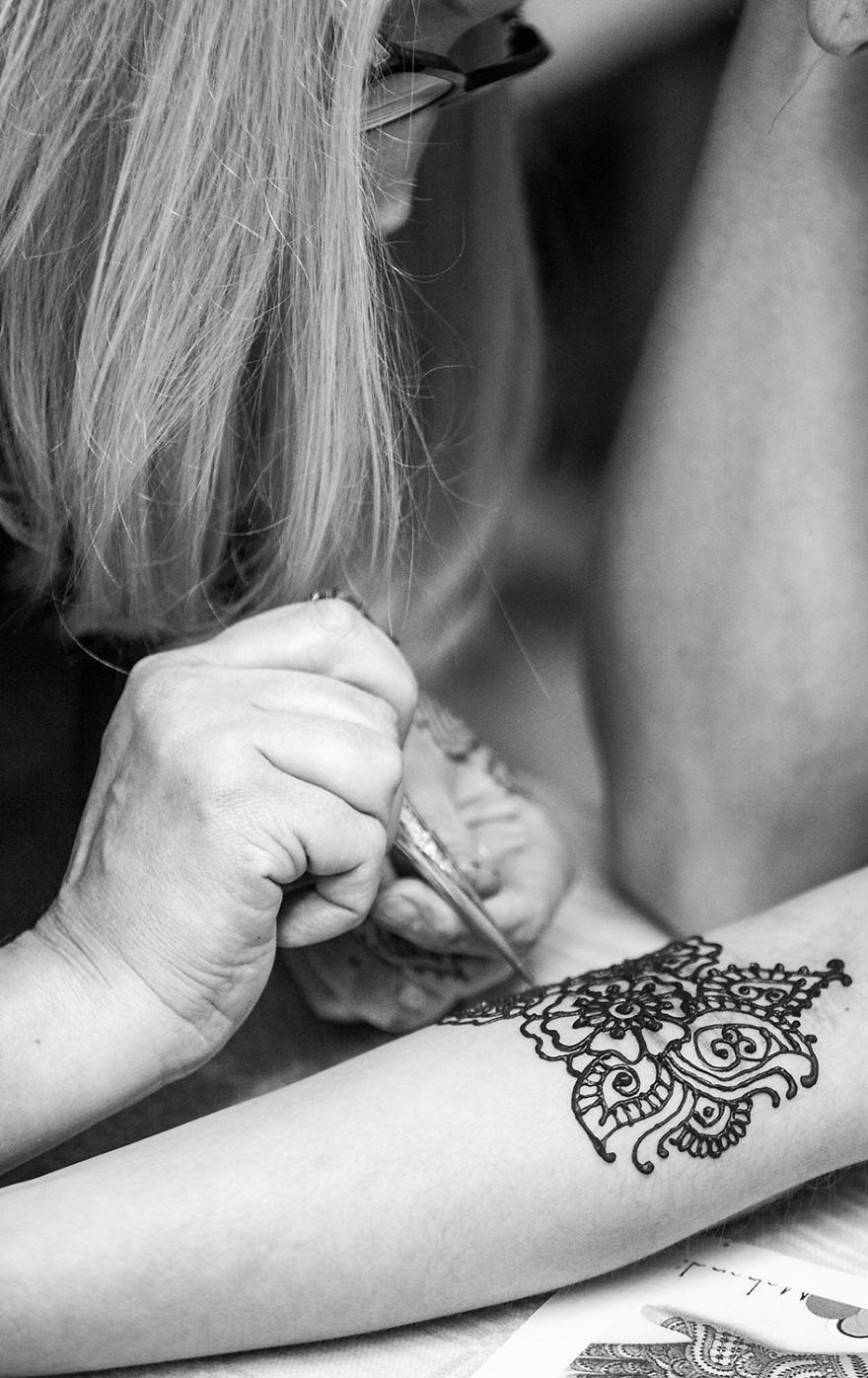 I Tried To Cure These Prisoners’ Hearts By Drawing Henna Tattoos On Their Hands