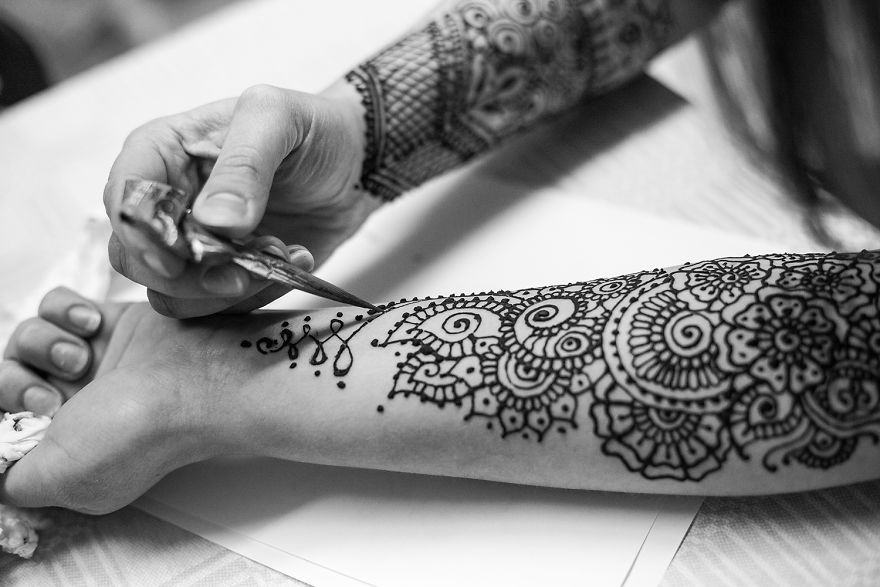 I Tried To Cure These Prisoners’ Hearts By Drawing Henna Tattoos On Their Hands