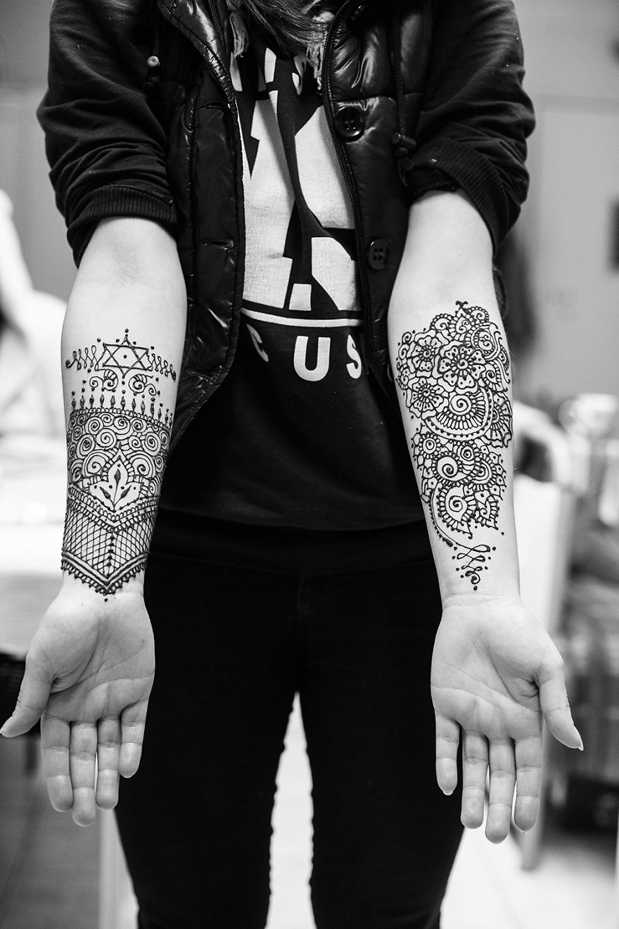 I Tried To Cure These Prisoners’ Hearts By Drawing Henna Tattoos On Their Hands I Tried To Cure These Prisoners’ Hearts By Drawing Henna Tattoos On Their Hands