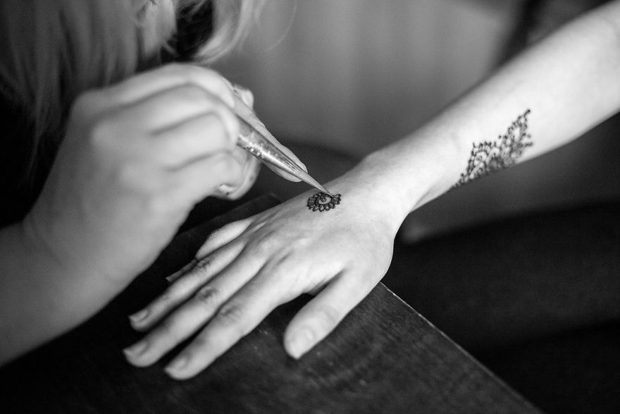 I Tried To Cure These Prisoners’ Hearts By Drawing Henna Tattoos On Their Hands