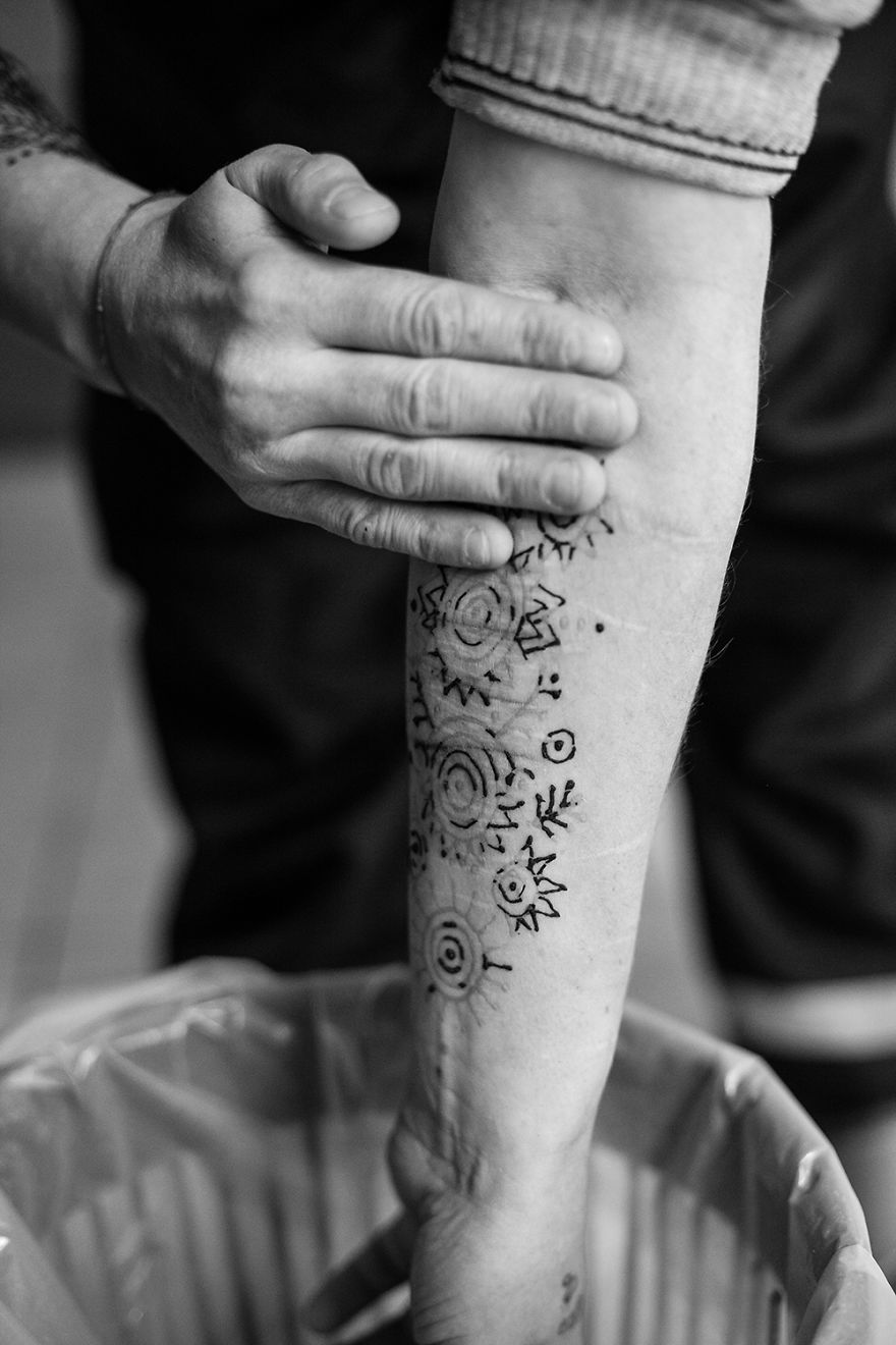 I Tried To Cure These Prisoners’ Hearts By Drawing Henna Tattoos On Their Hands