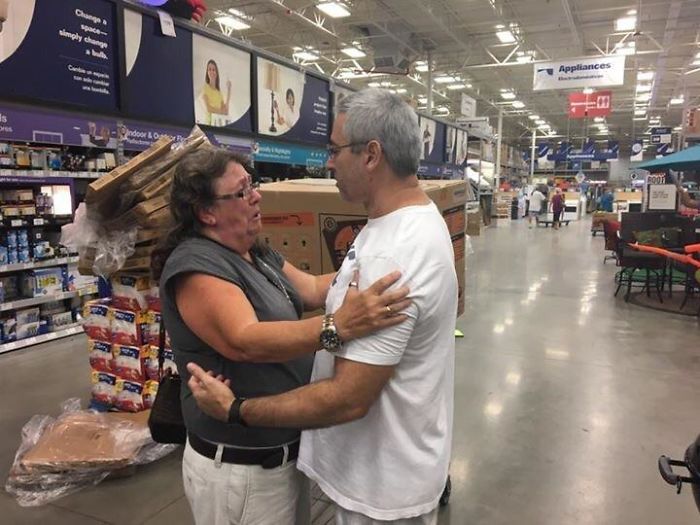 Lowe's Ran Out Of Generators, And A Complete Stranger Gave His Generator To A Woman Whose Father Is Living On Oxygen. People Helping People. I Love My State