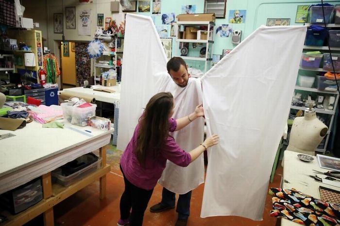 People Dress Up As "Guardian Angels" To Block Out Westboro Baptist Church At The Orlando Funeral