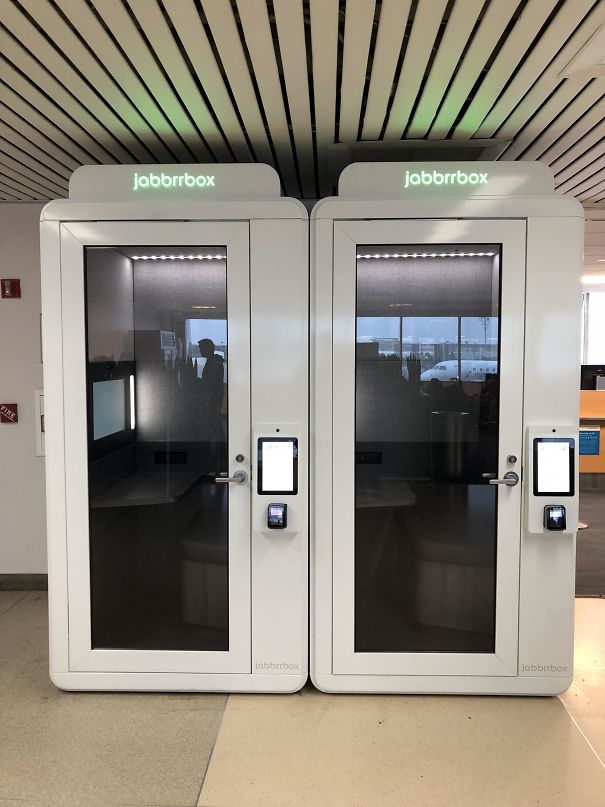 Little Rentable Office/Workspaces In An Airport