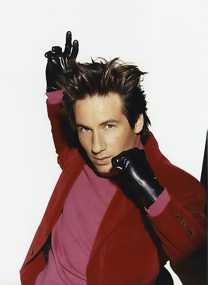 X-Files Photoshoot From The 90's Is Going Viral Again, And It's Super Weird Even For The 2018 Standards