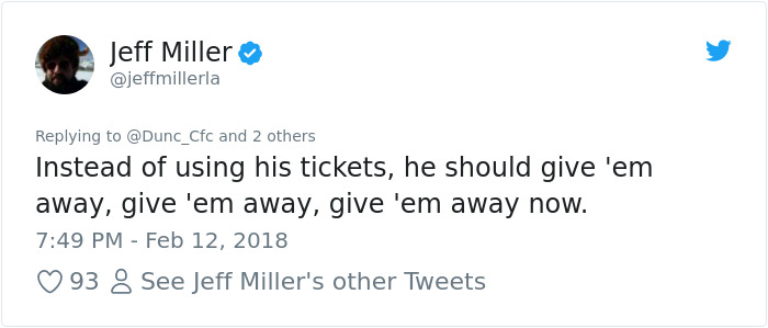 Man Flies His Girlfriend Out To Ireland To See 'Red Hot Chili Peppers', Doesn't Expect 'Nightmare' Like This Man Flies His Girlfriend Out To Ireland To See 'Red Hot Chili Peppers', Doesn't Expect 'Nightmare' Like This