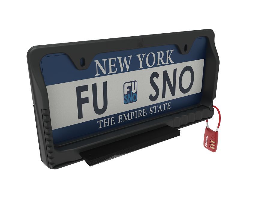 The World's First Snow Brush You Can Use Without Opening Your Car The World's First Snow Brush You Can Use Without Opening Your Car