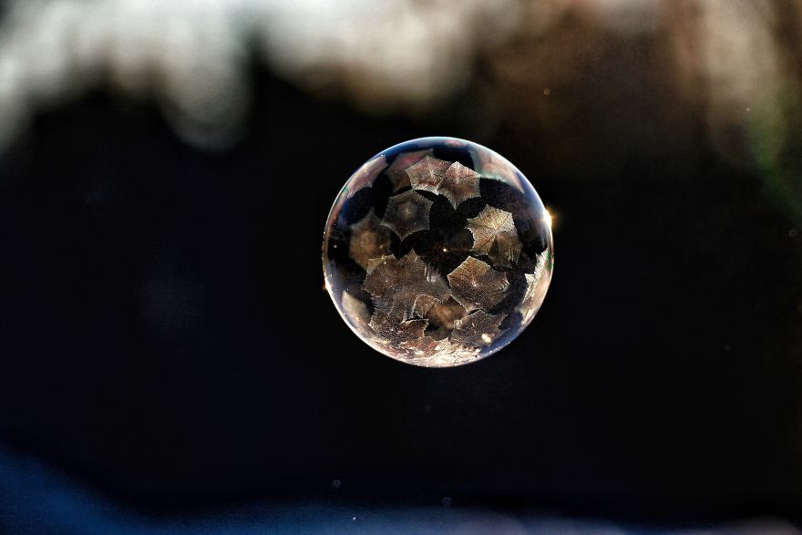 I Take Pictures Of Soap Bubbles That Freeze While Flying