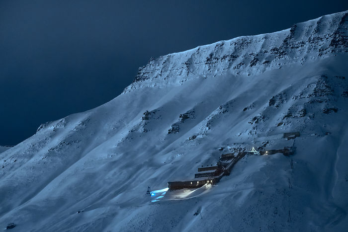 I Photographed World’s Northernmost Settlement During Polar Night, When Sun Doesn’t Rise For Several Months