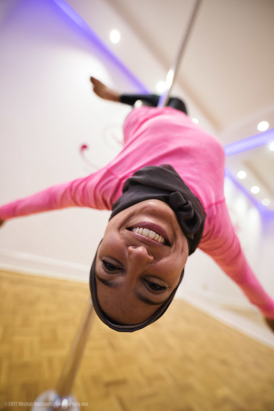 How Muslim Women Use Pole Dancing To Gain Confidence How Muslim Women Use Pole Dancing To Gain Confidence