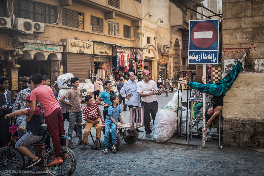 How Muslim Women Use Pole Dancing To Gain Confidence How Muslim Women Use Pole Dancing To Gain Confidence