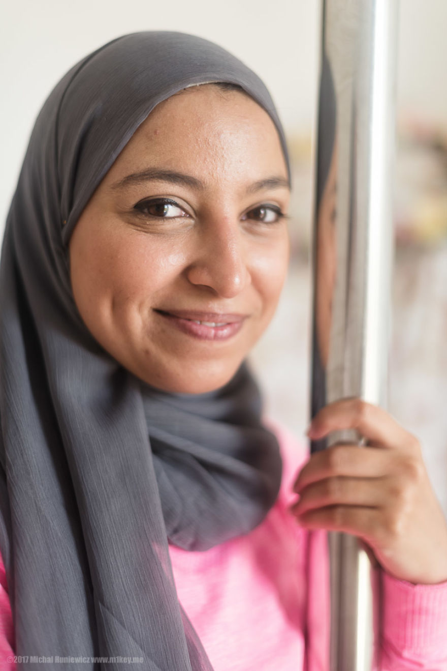 How Muslim Women Use Pole Dancing To Gain Confidence How Muslim Women Use Pole Dancing To Gain Confidence