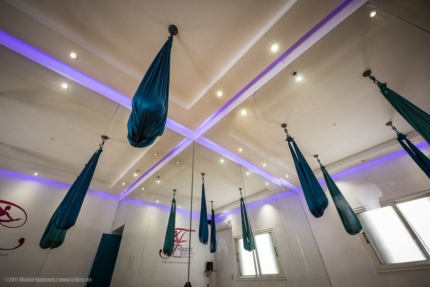 How Muslim Women Use Pole Dancing To Gain Confidence How Muslim Women Use Pole Dancing To Gain Confidence