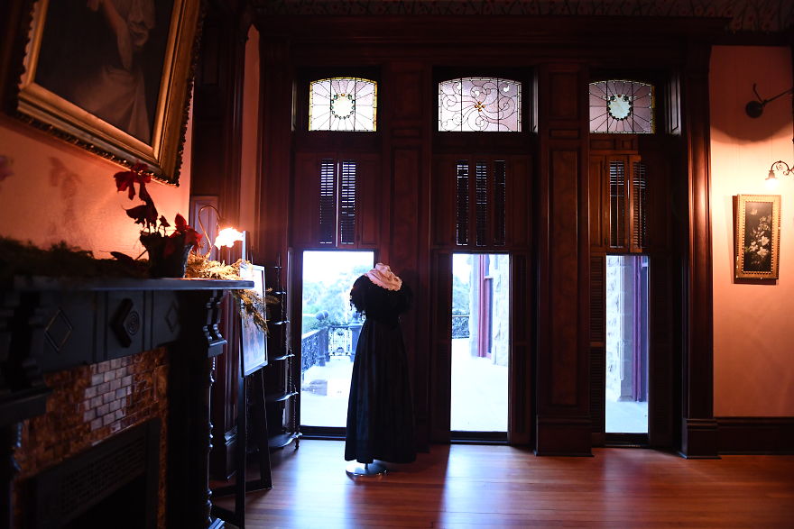 I Photographed A 1892 Historic Mansion At Christmas, One Of The Few Structures That Survived America's Deadliest Hurricane.