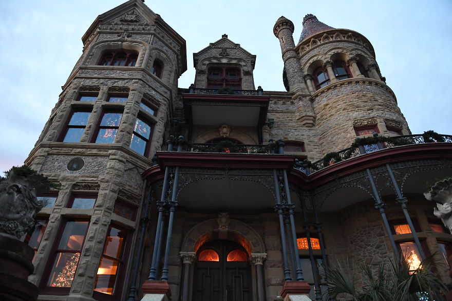 I Photographed A 1892 Historic Mansion At Christmas, One Of The Few Structures That Survived America's Deadliest Hurricane. I Photographed A 1892 Historic Mansion At Christmas, One Of The Few Structures That Survived America's Deadliest Hurricane.