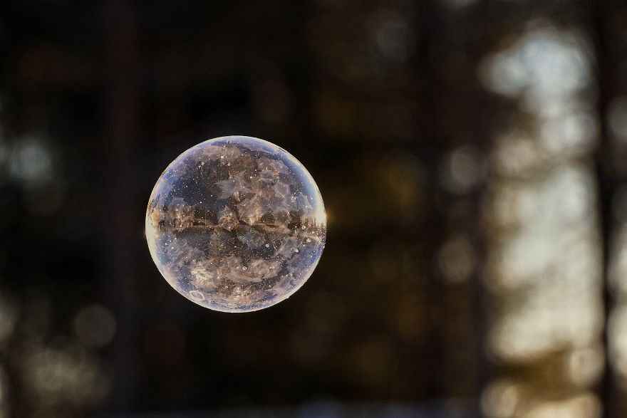 I Take Pictures Of Soap Bubbles That Freeze While Flying