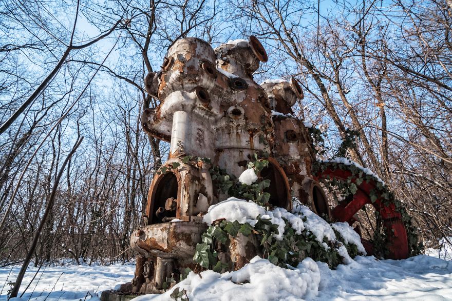 I Met Giant Machine Monsters In The Woods