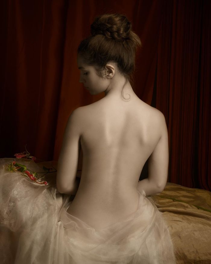 Photographer Creates Beautiful Photographs That Look More Like Old Paintings