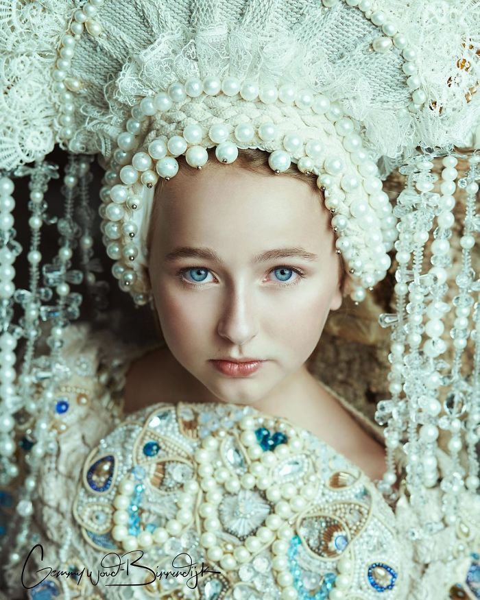 Photographer Creates Beautiful Photographs That Look More Like Old Paintings